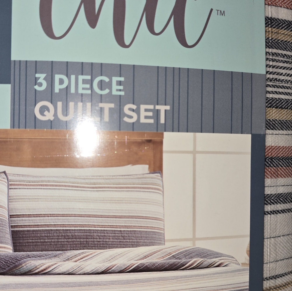 NWT!  Retro Chic Quilt Set King 3 Piece "Stinson Beach" - Picture 6 of 8
